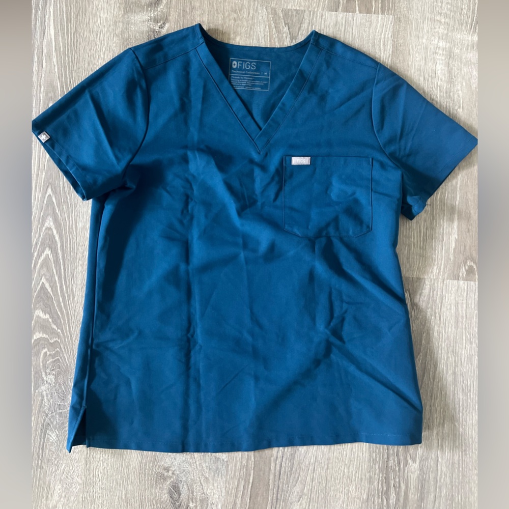 FIGS Scrub Top, size medium - Ultimate Comfort and Style for Healthcare Heroes!